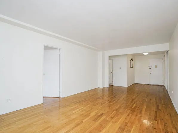 2785 Ocean Parkway image 6 of 24