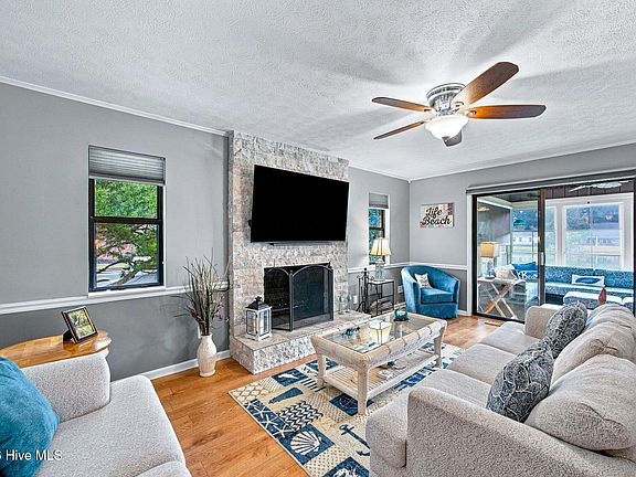 3rd image of 1140 Charlotte Avenue