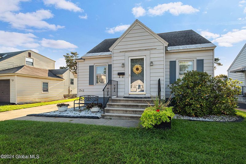 2nd image of 1342 Rosewood Avenue