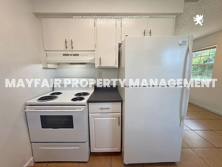 3741 SW 59th Ter #1 — Photo 4
