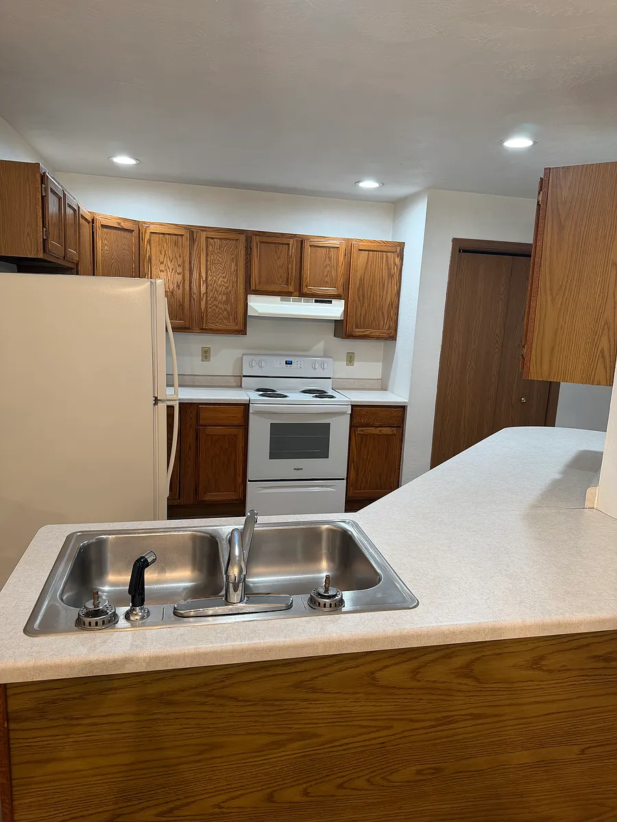 Building Photo - 2830 Willow Dr