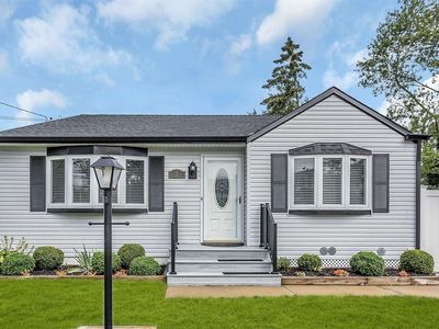 125 Kensington Ct, Copiague, NY, 11726