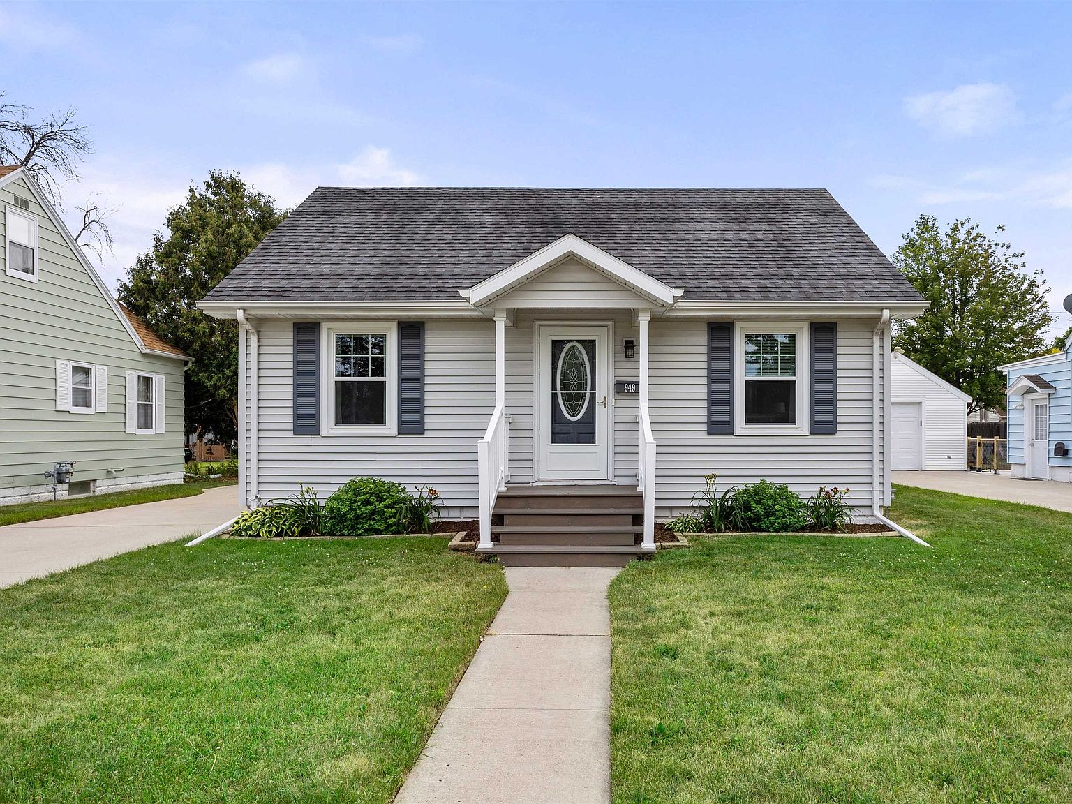 949 Adams St, Neenah, WI 54956 Zillow