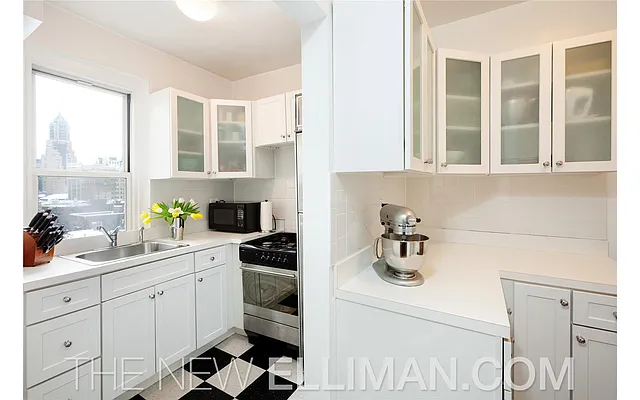 Sold by Douglas Elliman | media 18