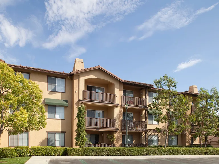 Rancho Monterey Apartment Homes — Photo 19