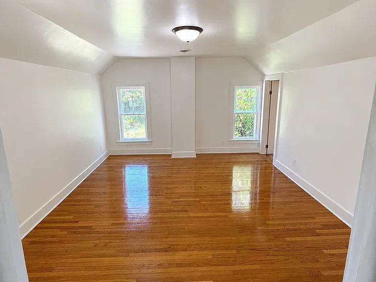 459 E State St #B — Photo 8