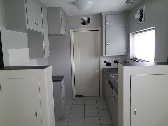 4th image of 15365 Auburn St