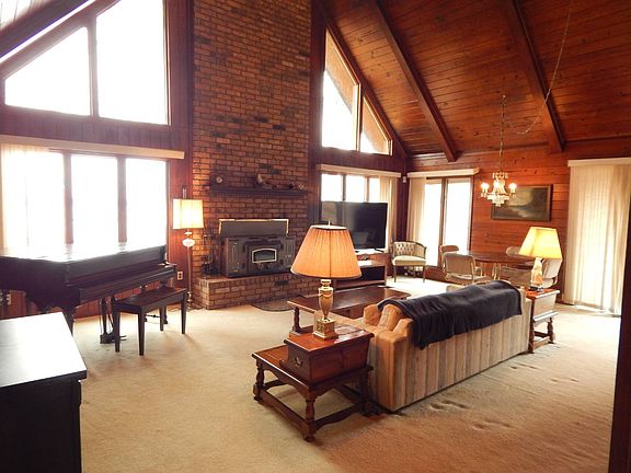 3rd image of 90 Chapel Ln