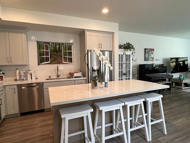 920 Lundy Ln — Photo 7