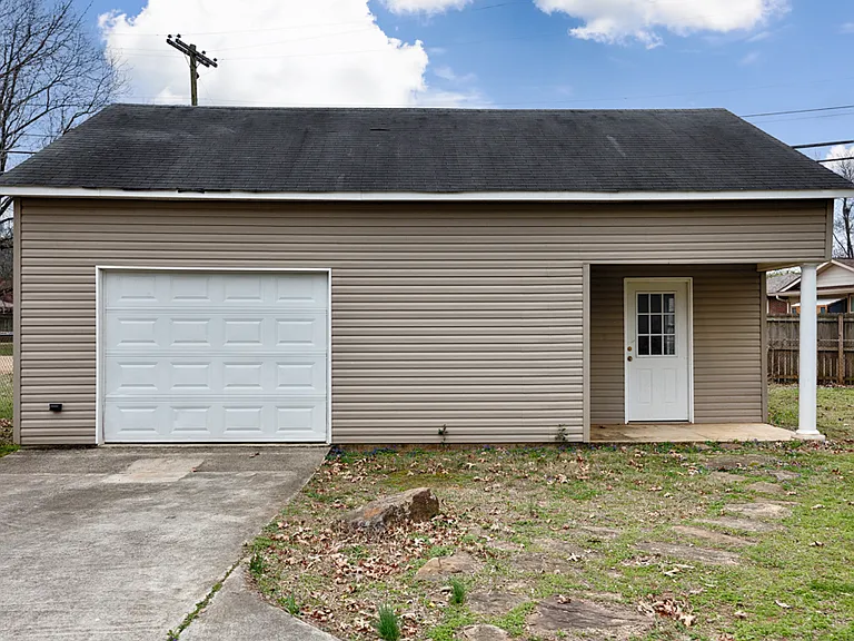 607 Bob Wallace Ave SW — Photo 3