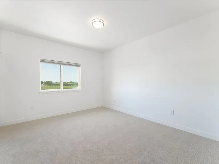 Zimmerman Luxury Apartments — Photo 28