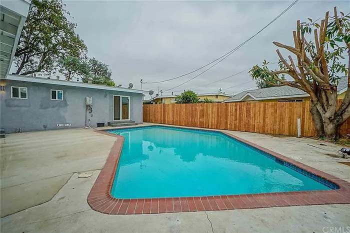 137 N Mardina St — Photo 12