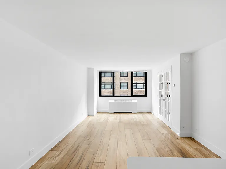 315 W 57th St #10A — Photo 1