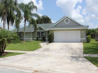 118 Sherwood Dr, Royal Palm Beach, FL 33411