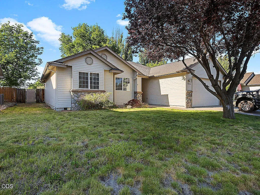 3 bed, 1557 sqft, $2,100 — Photo 3