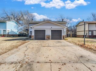 952-954 S Longfellow Cir, Wichita, KS 67207