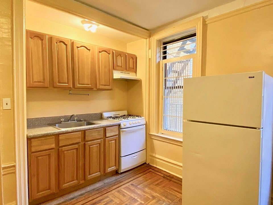 2nd image of 446 Kingston Ave APT B10