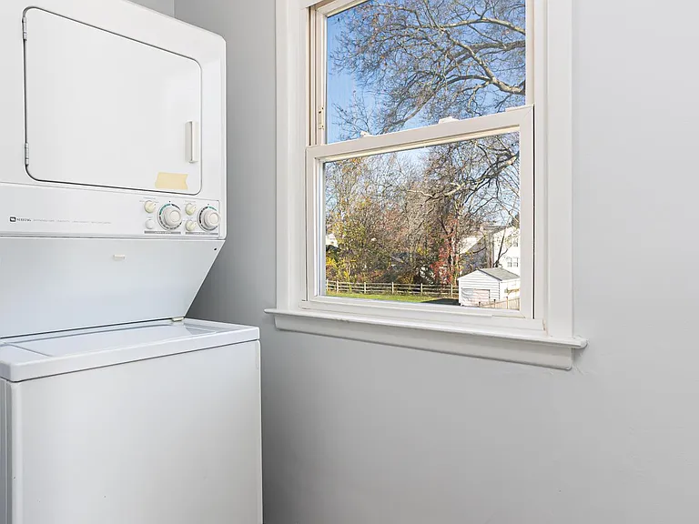 272 Hunyadi Ave #2 — Photo 11