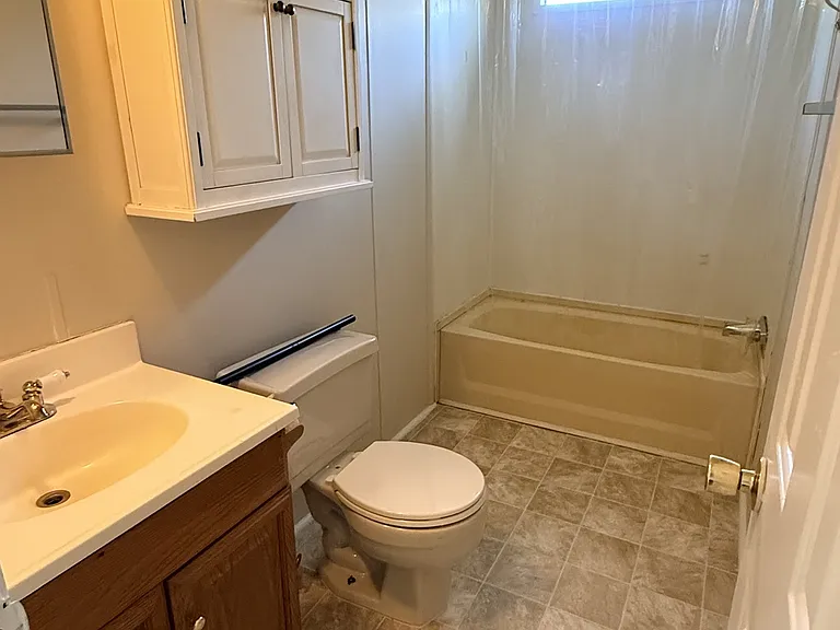 284 Speedway Dr — Photo 6
