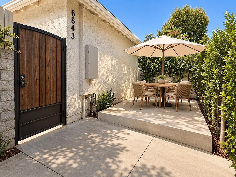 6843 Balboa Blvd