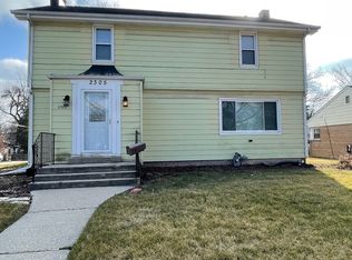 2305 Hawthorne Rd, Homewood, IL 60430