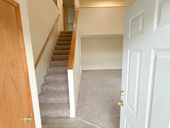 2nd image of 5620-5622 N Hills Dr