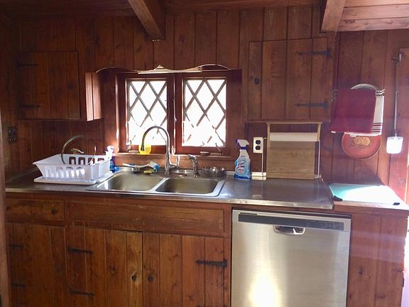 KITCHEN WET WALL w dw
