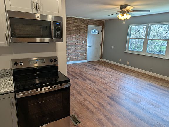 5th image of 804-819 S Elm St