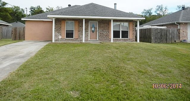 1st image of 744 Camellia Ave