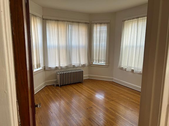 4th image of 3046 N Laramie Ave
