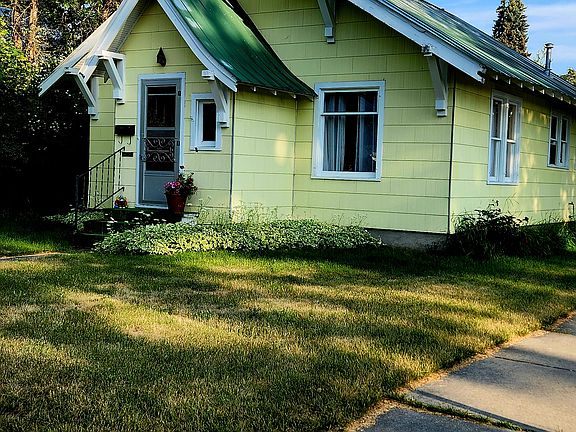 Corner lot, quiet neighbors