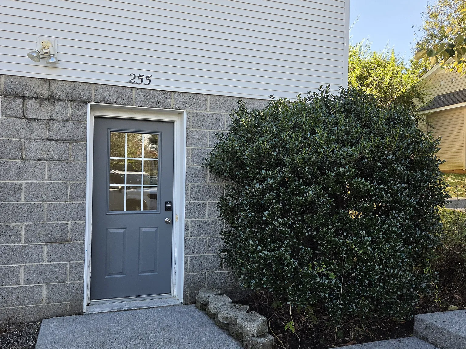 3 bed, 3.5 bath, 2592 sqft, $1,750 — Photo 1