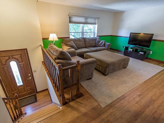 3rd image of 445 Saint Thomas Dr