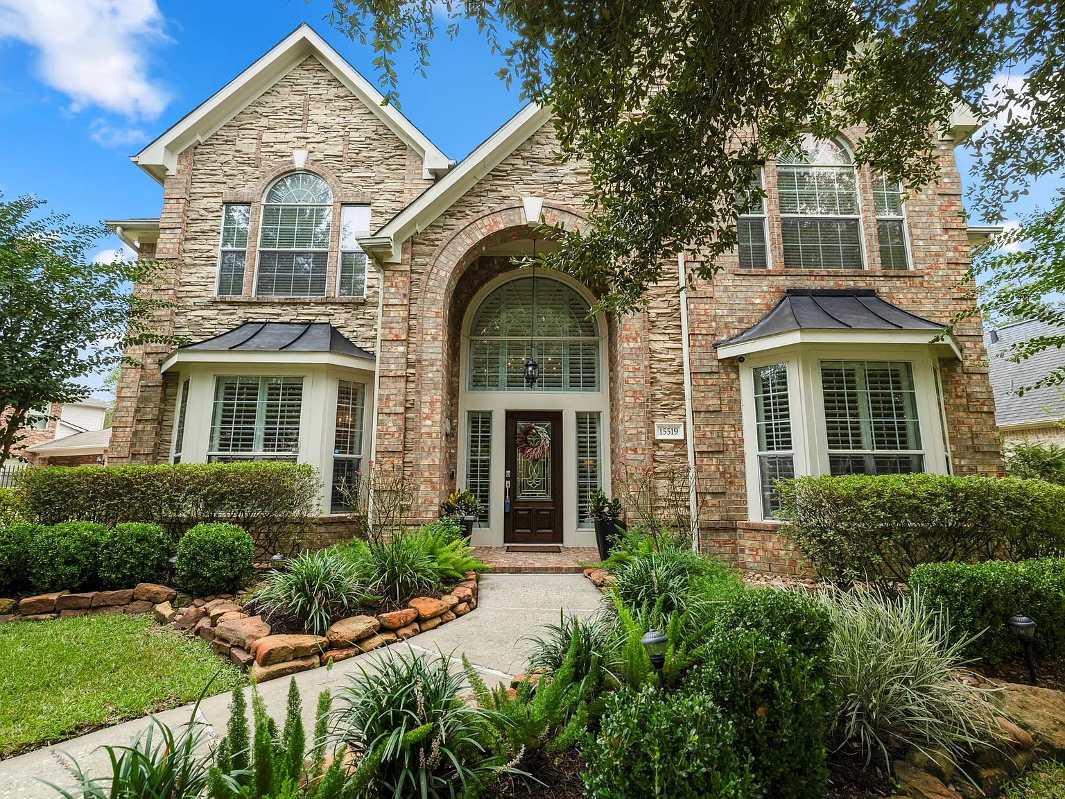 4 bed, 3.5 bath, 4364 sqft, $3,900 — Photo 2