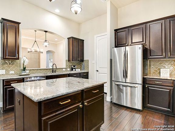 4th image of 35 Marbella Ct