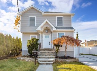 3092 Benjamin Rd, Oceanside, NY 11572