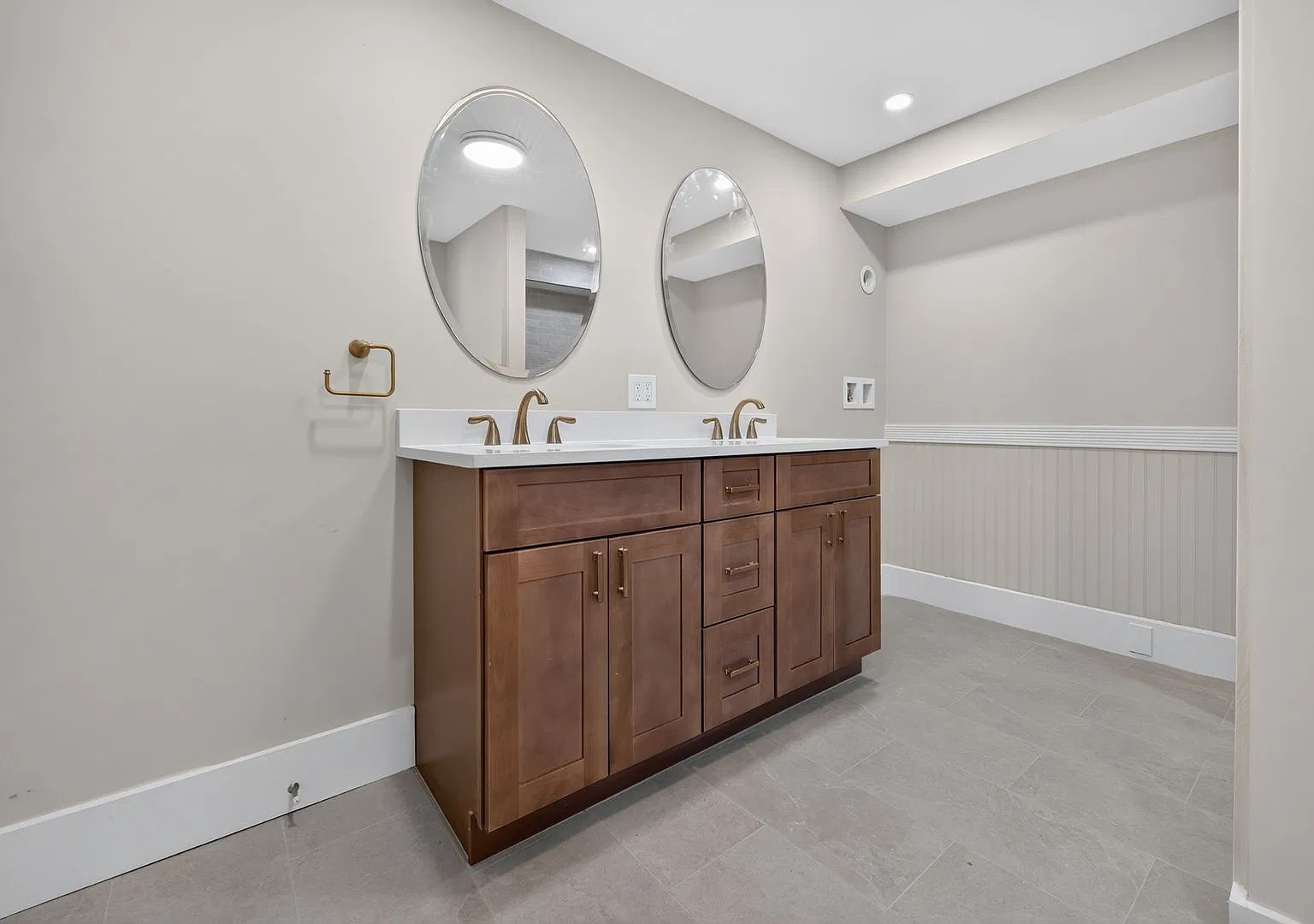 Fully Renovated 5-Bed, 2-Bath Single-Family Home with Old-World Charm in Leominster — Photo 2
