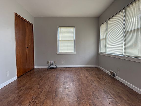 2nd image of 1339 E Illinois St