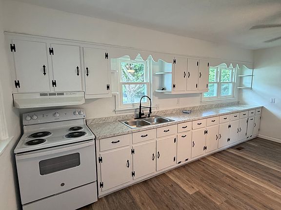 4th image of 605 Cedar St