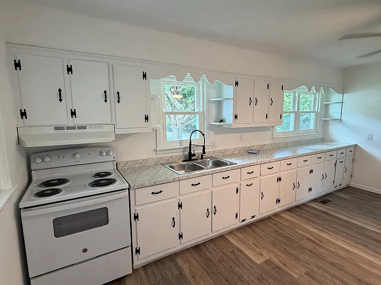 605 Cedar St — Photo 3