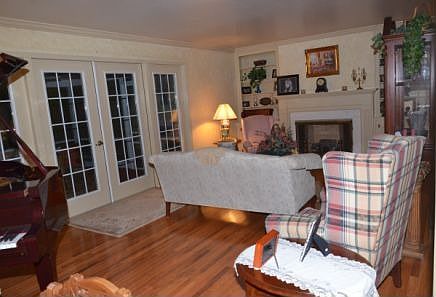 3rd image of 1931 Allen Dr