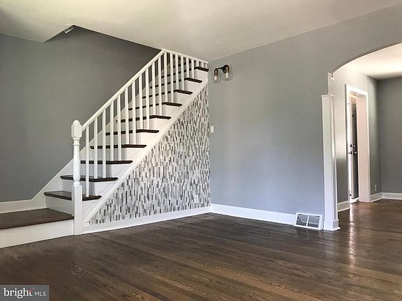 3rd image of 7205 Guyer Ave
