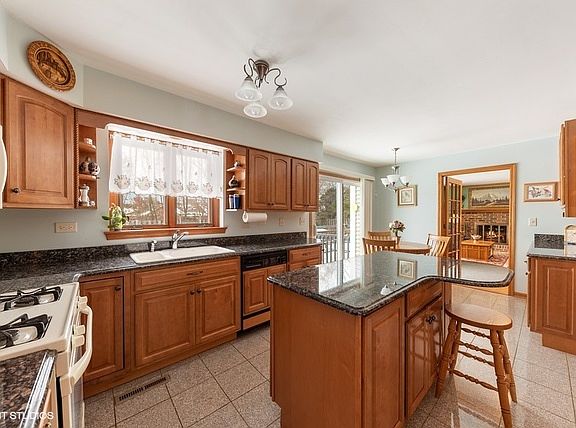 4th image of 2311 N James Ct
