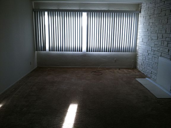2nd image of 1033 Jefferson Ave APT 17
