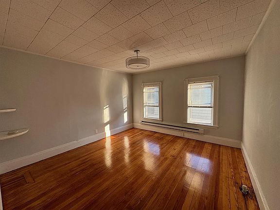Bedroom, with walk in closet