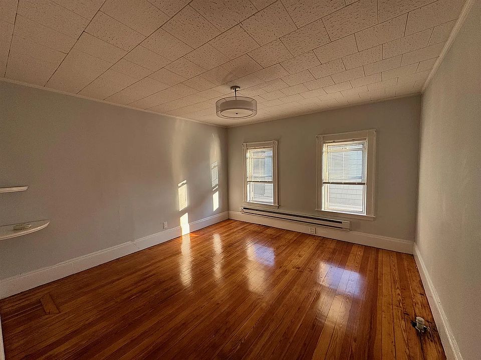 Bedroom, with walk in closet