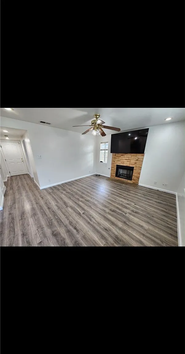 4 bed, 2510 sqft, $4,795 — Photo 2