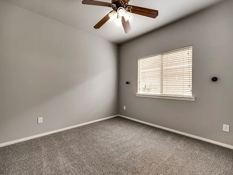 300 Creekside Dr — Photo 15