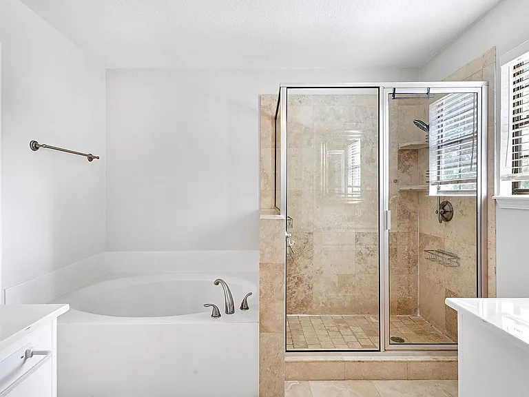 1316 Edgefield Dr — Photo 4