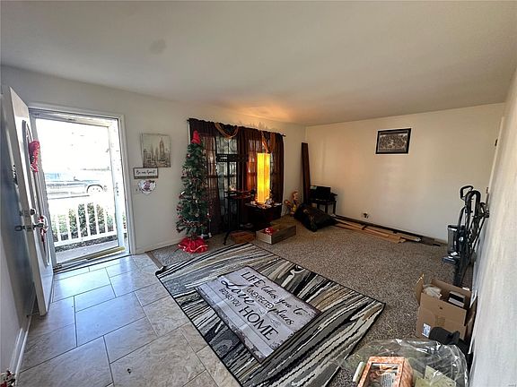 3rd image of 420 Skylark Dr